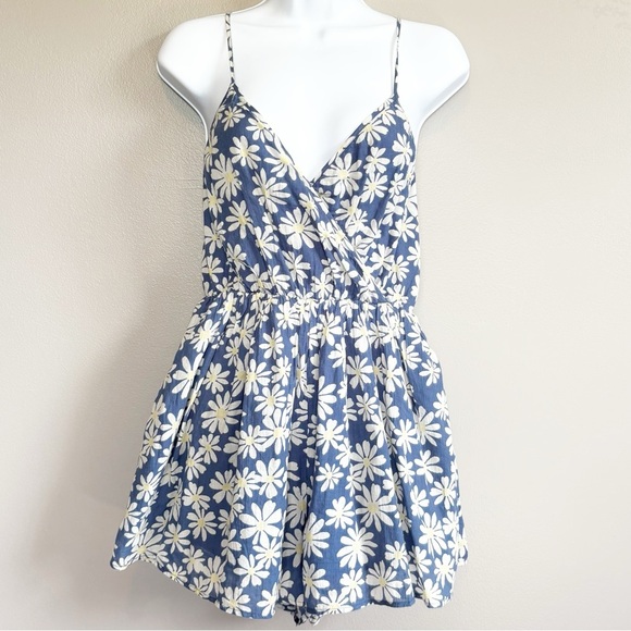 American Eagle Outfitters Floral Romper Blue and White NWT Women’s Size Small - Picture 1 of 8